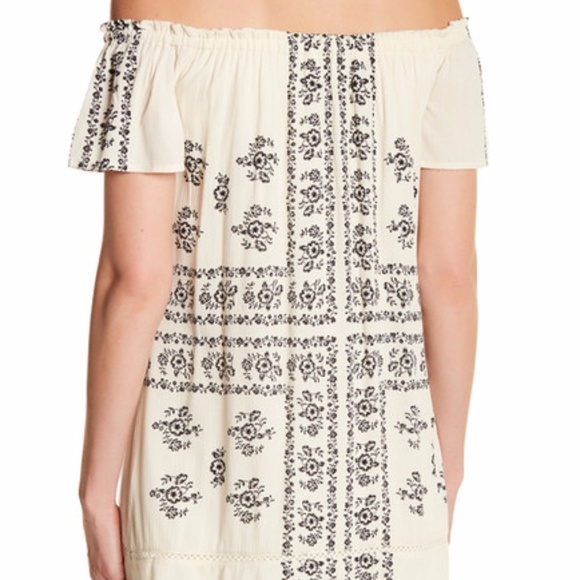 Socialite Off-the-Shoulder Ruffle - Picture 2 of 2